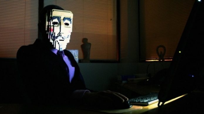 Хакер в маске