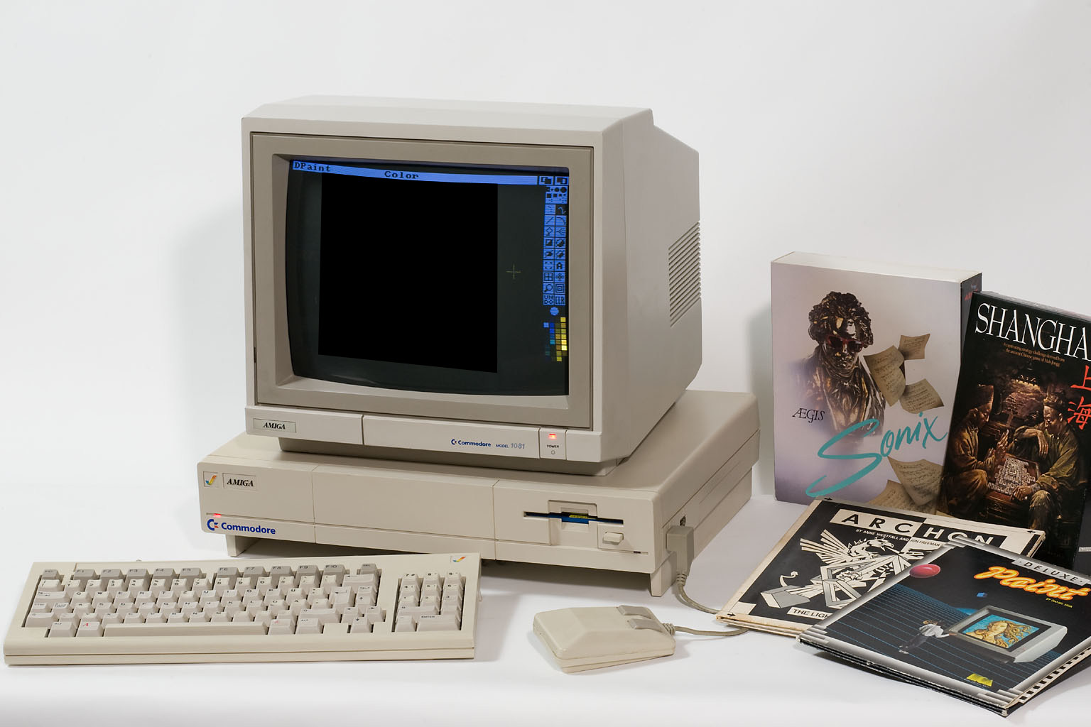 Год выпуска персонального компьютера. Компьютер амига 1985. Commodore amiga 1000. Commodore amiga (1985). ЭВМ «Commodore Vic-20».