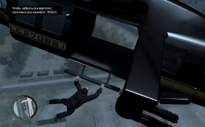 Человек висит на вертолете в GTA IV